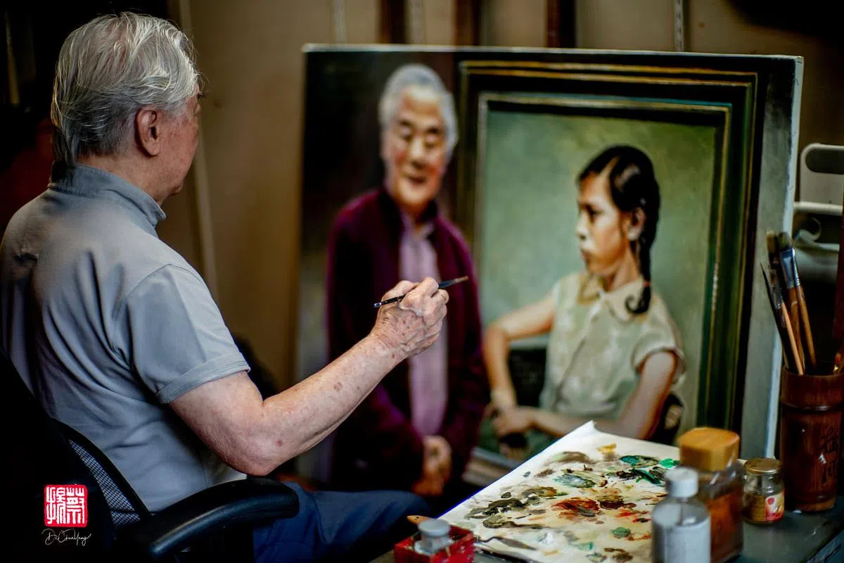 蔡扬医生以徕卡相机记录蔡名智描绘他与太太李文彦肖像画合影的油画。（蔡扬提供）