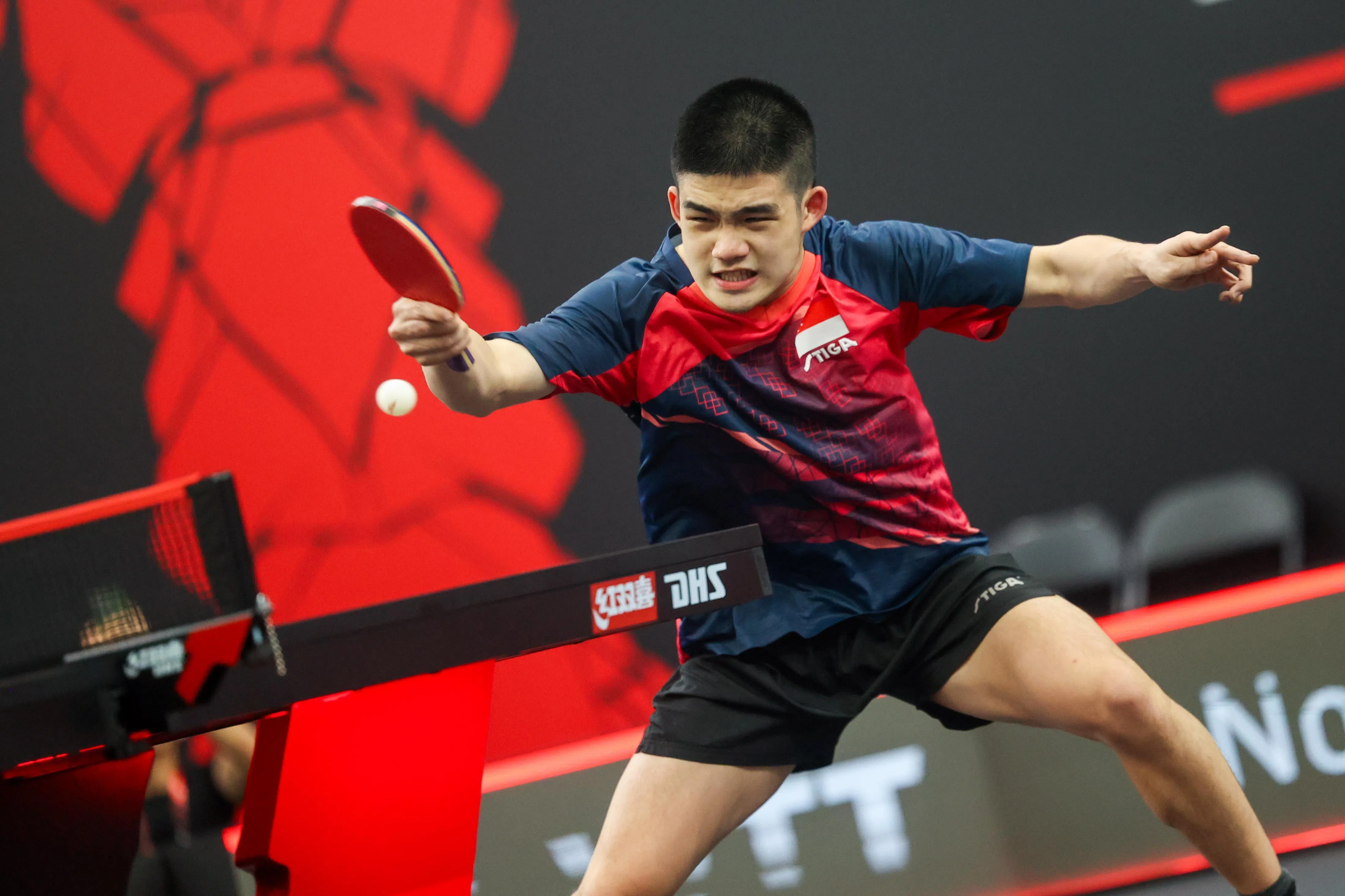 我国17岁小将黎行耀一度以2比1领先世界排名比自己高出许多的葡萄牙选手弗雷塔斯，但最终还是以2比3败下阵来。（吴先邦摄）