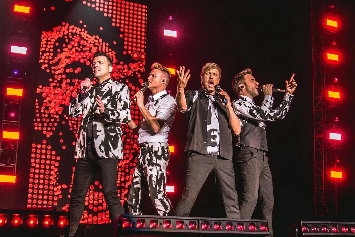 Westlife重访狮城开唱，掀起歌迷的澎湃情绪。（飞凡娱乐提供）