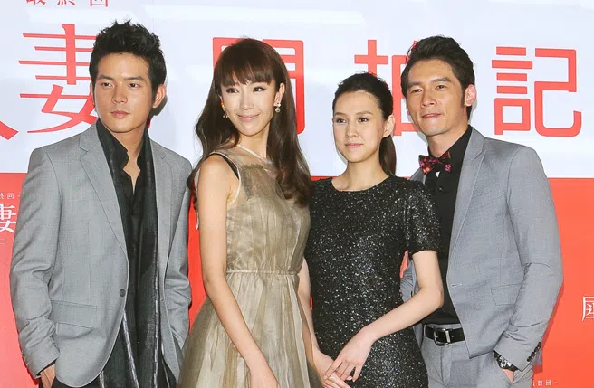 由宥胜（左起）、隋棠、朱芯仪和温升豪主演的《犀利人妻》大受欢迎。（互联网）