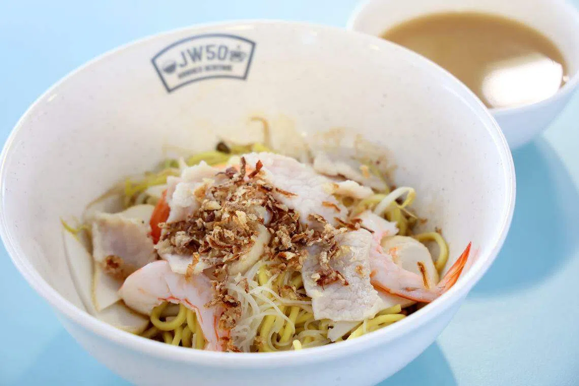 俊记面家的干虾面胜在不会太过油腻。（龙国雄摄）