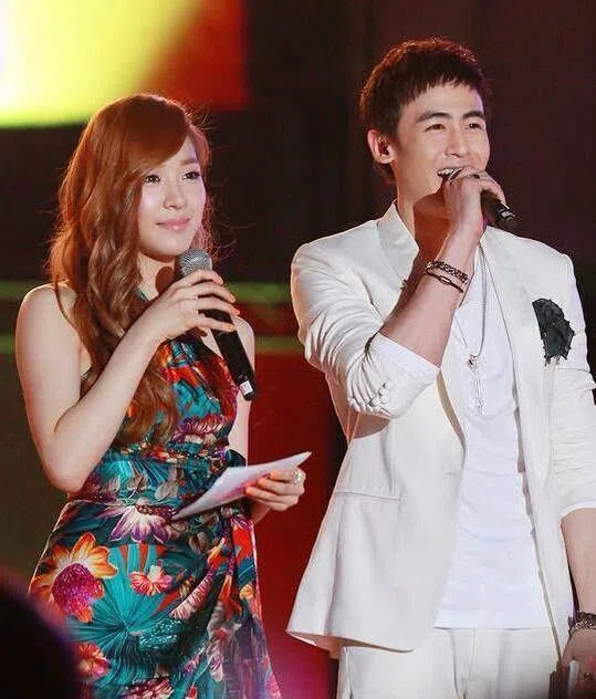 Tiffany和Nichkhun曾承认过恋情。（互联网）