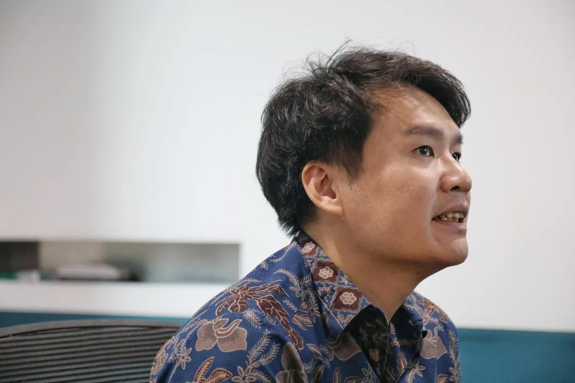 Populix联合创办人之一兼总裁提莫西说：“我希望未来三到五年内，AI将真正改变市场研究业的格局，我们致力于成为东南亚首家基于AI技术的市场调研公司，将线上、线下与AI融合，让许多研究流程实现自动化，有AI可以分担人类的部分研究任务。”（刘欣怡摄）