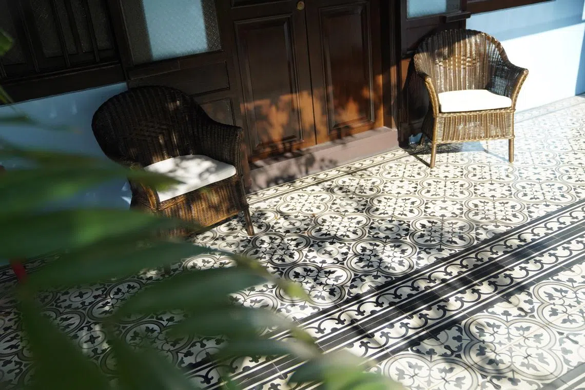 欧式地砖在午后阳光照耀下，凸显周围的慵懒休闲氛围。（翡翠山）