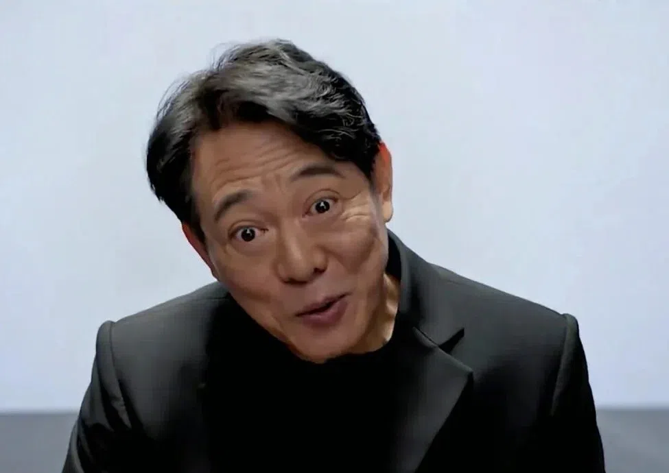 李连杰曾因甲亢导致眼睛凸出，双颊凹陷，模样十分苍老。（互联网）