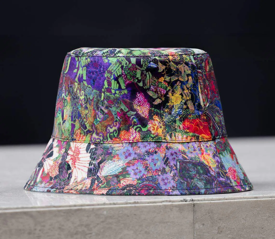 “国家典藏”（The National Collection）文创品系列“社会的凝织力”添新丁，推出花团锦簇渔夫帽。花样是由不同种族的传统布料花样图拼凑而成。（Museum Martket提供）