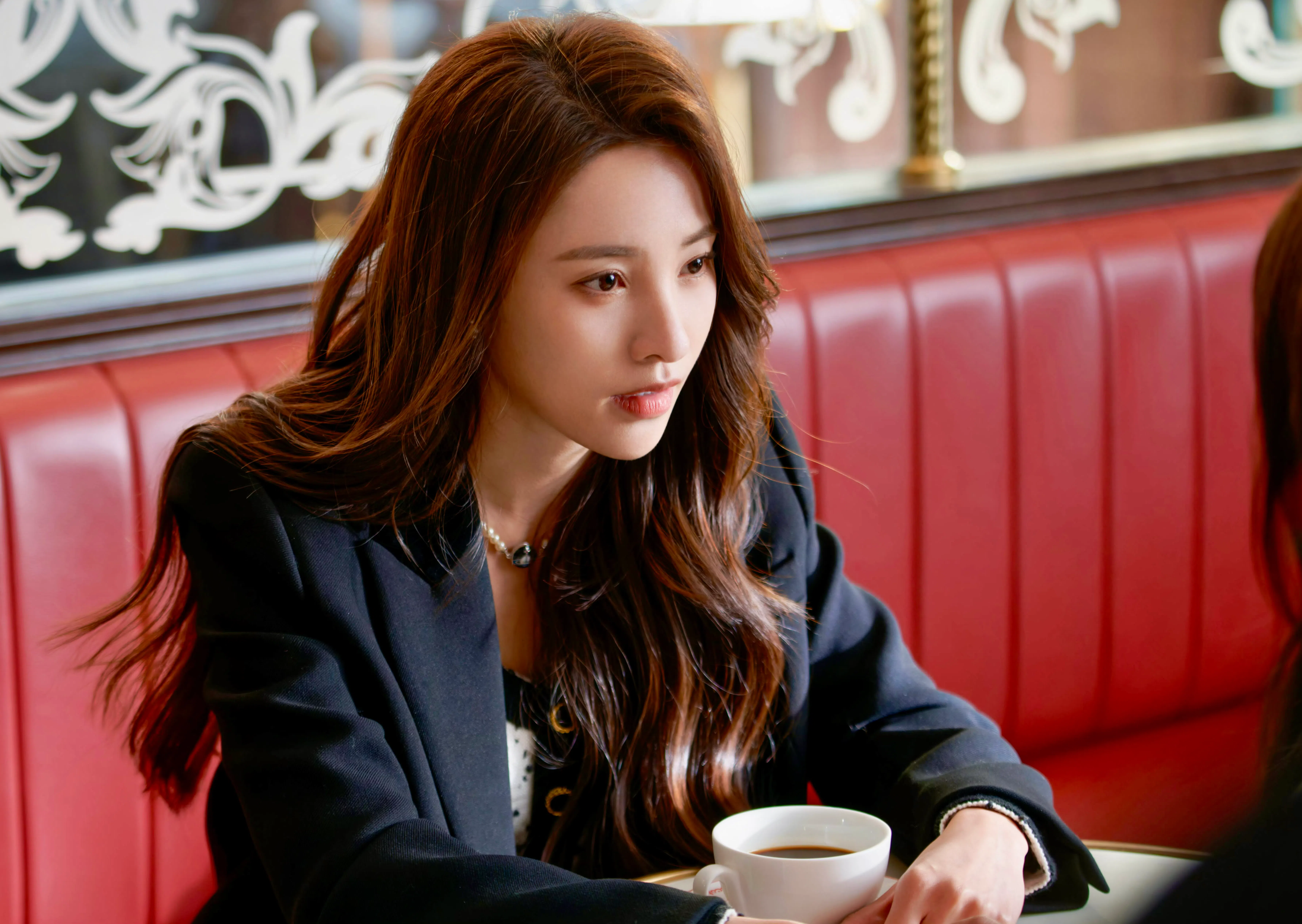 林乐炫饰演的丁婧漂亮、家境好，是典型的野蛮霸道千金。（取自剧集微博）