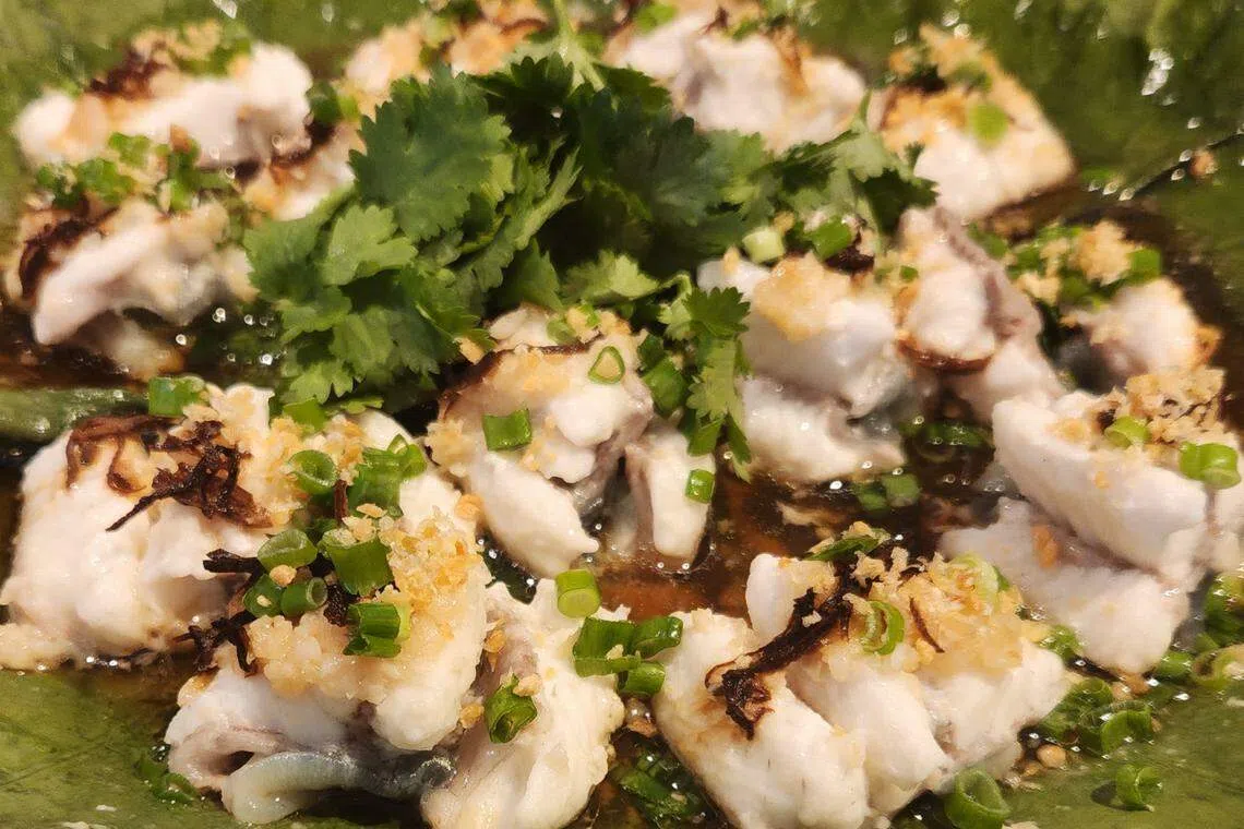 蒜蓉陈皮蒸鳗鱼加入广东新会陈皮。（陈爱薇摄）