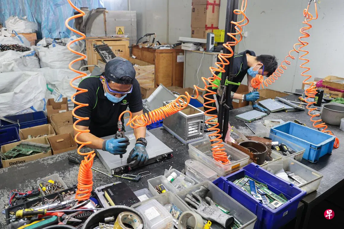 冰箱等大型电子垃圾明年起可获免费上门回收| 联合早报