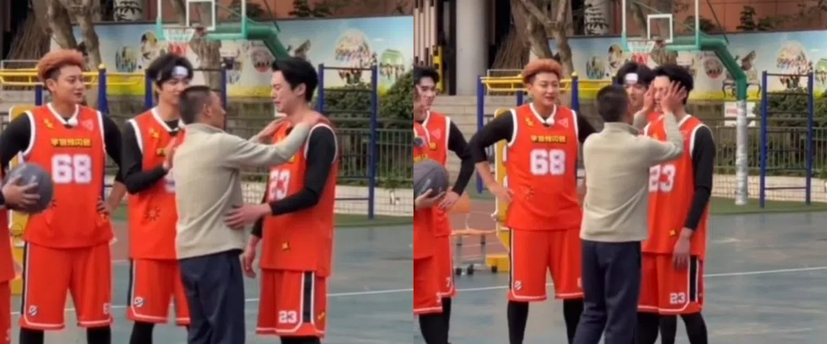 老师（左图右二）用手为王鹤棣（左图鱼一）擦泪，场面感人。（互联网）