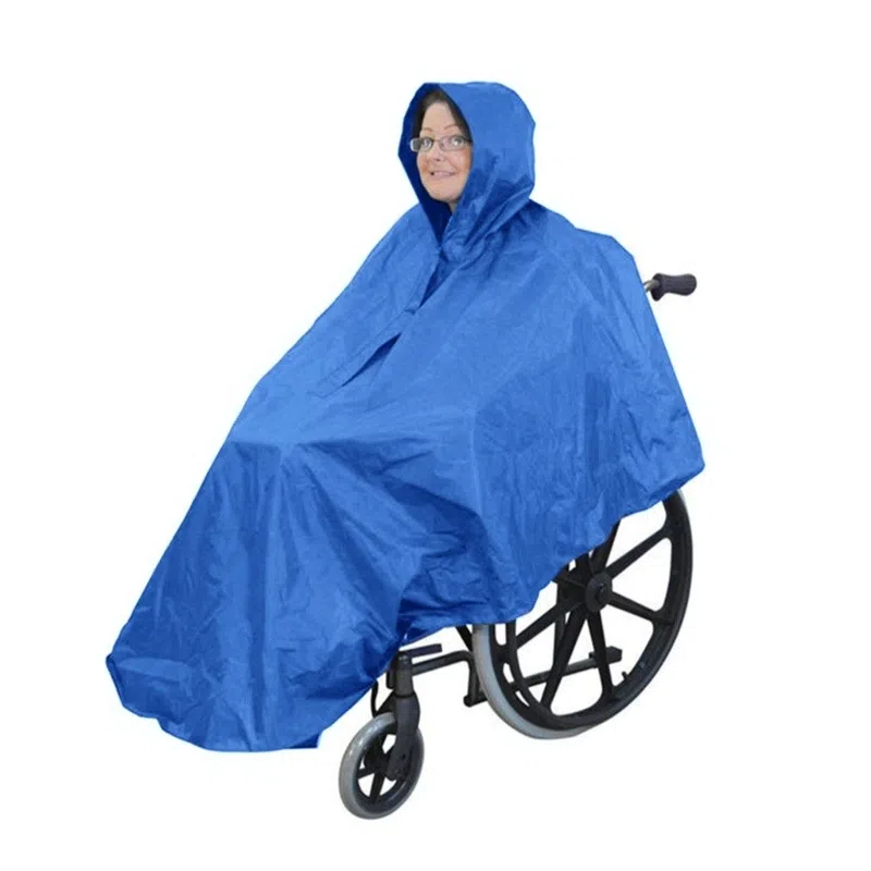 雨衣设计也能无障碍，方便坐轮椅人士使用。（取自Shopee）