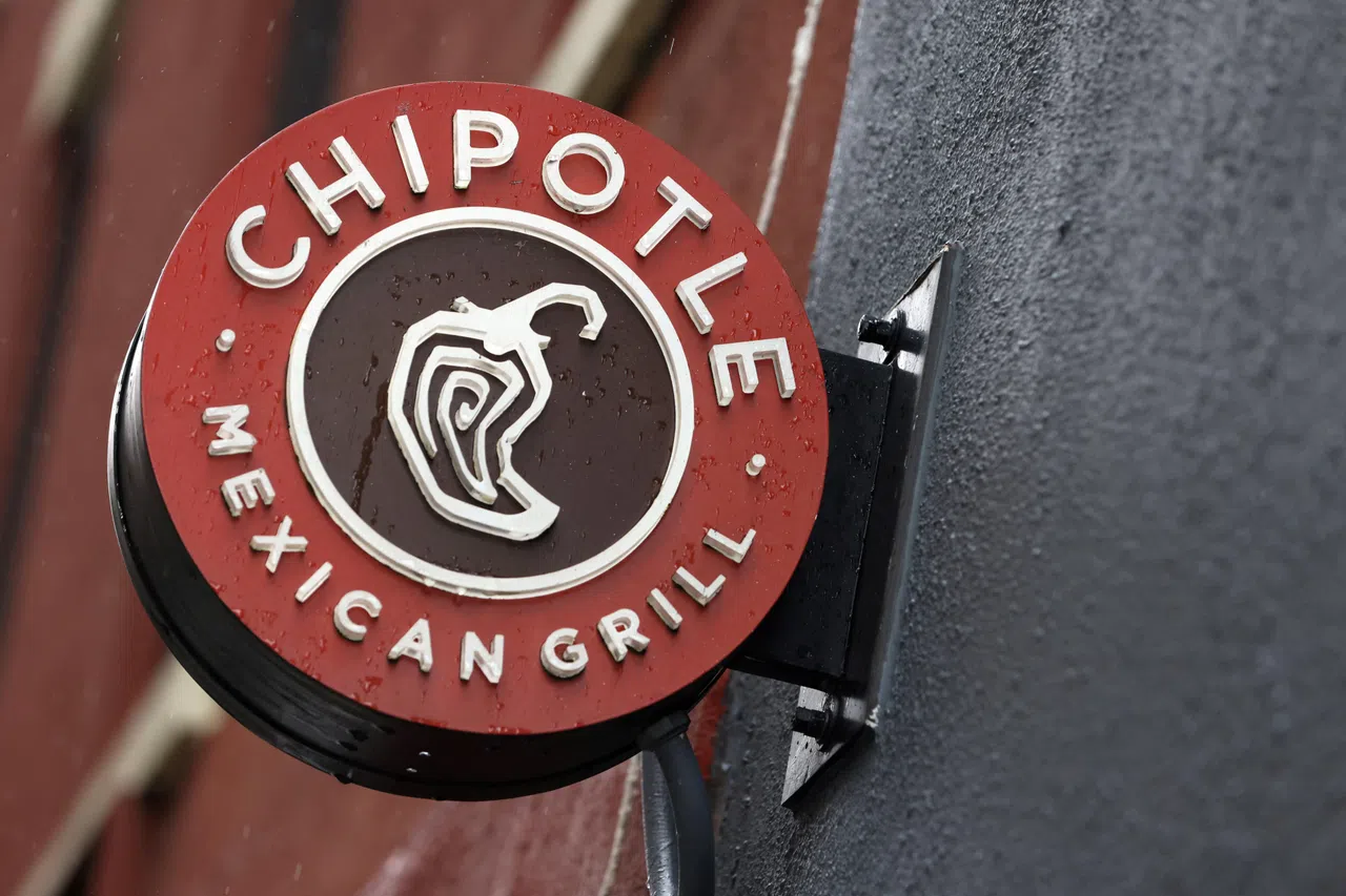 休闲快餐连锁店Chipotle Mexican Grill首次分拆股票。这也是纽约证券交易所有史以来的最大股票分拆行动之一。（路透社）