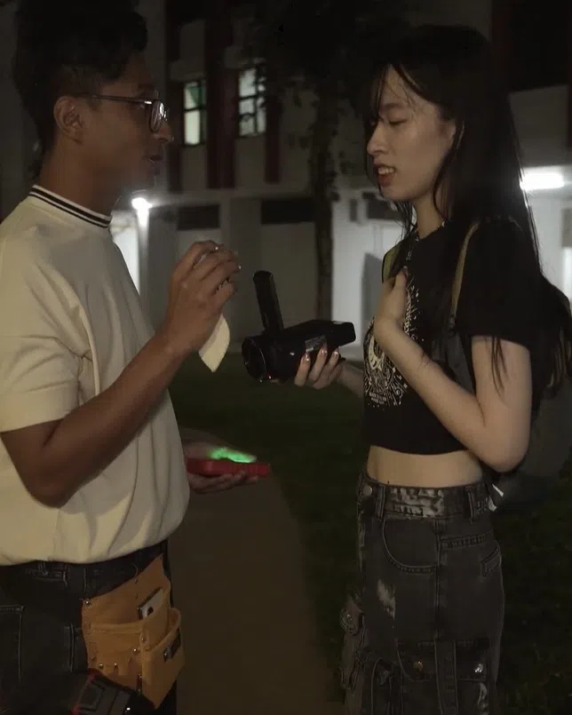 Fauzi（左）和林延芯在微短剧中饰演调查员。（视频截图）