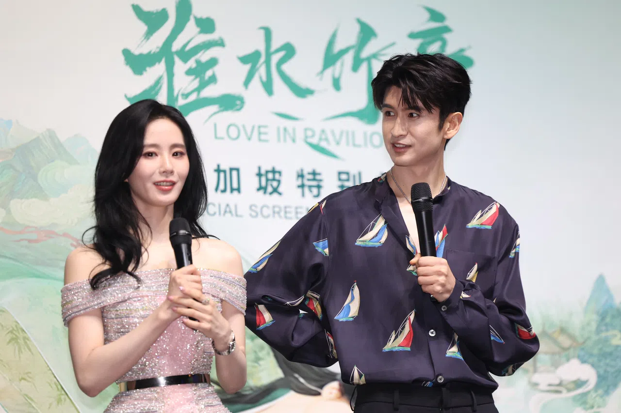 张云龙（右）说，《淮水竹亭》开拍之前就听说刘诗诗人很好，嘴甜合作下来发现她“更好”。（郑一鸣摄）