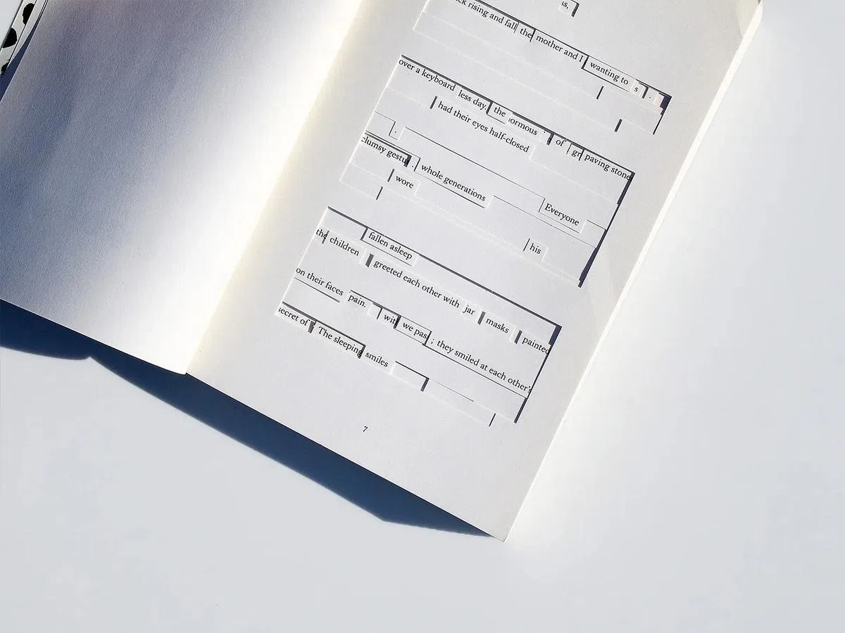 《幻之森》原著小说不啻为一件雕塑作品。（取自page-spread.com）