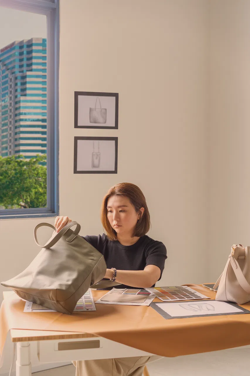 因为热爱设计，陈思宇从金融行业辞职，全新投入时尚行业。（品牌提供）