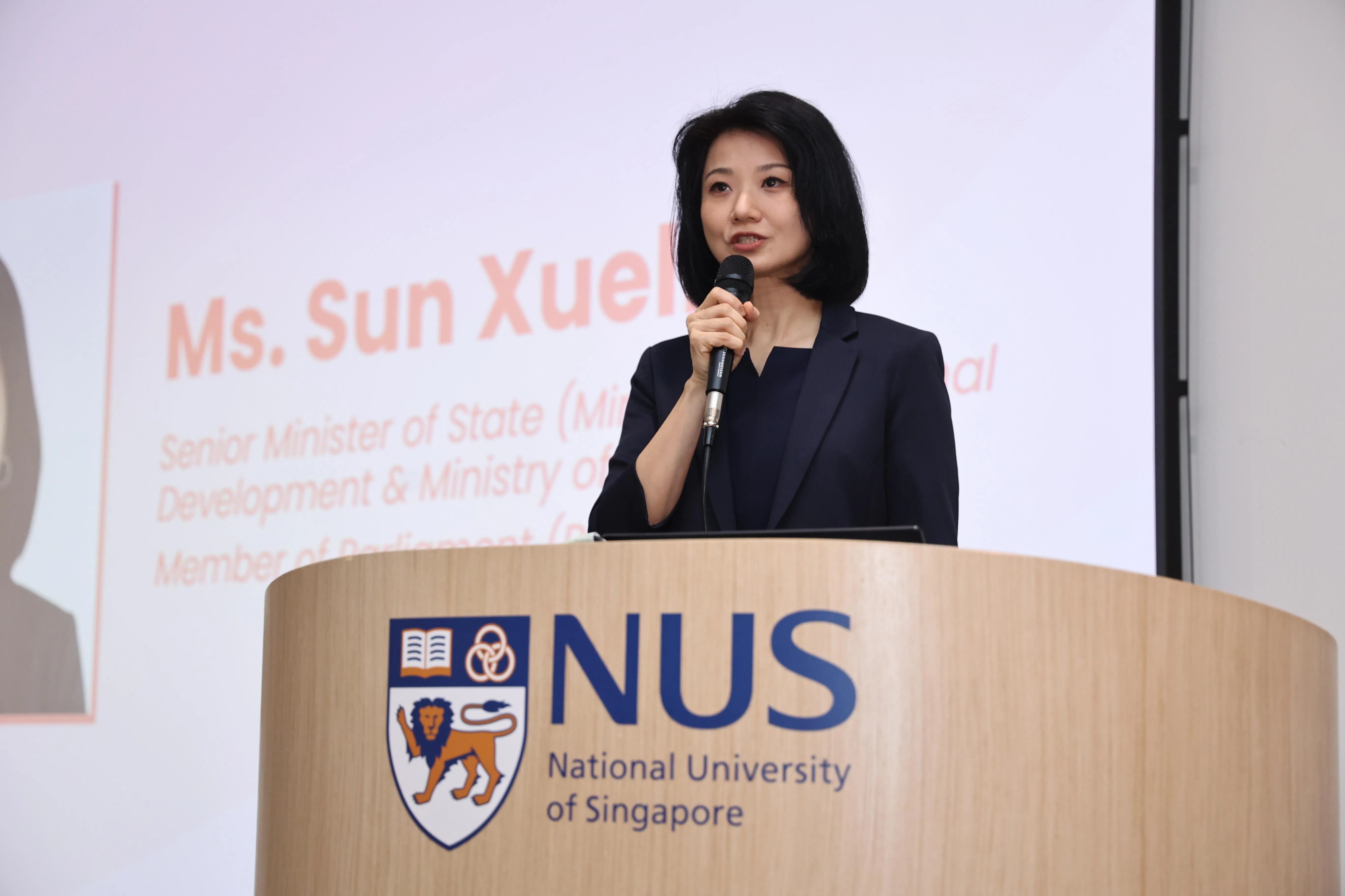 国家发展部兼交通部高级政务部长孙雪玲在研讨会上指出，与儿童自我调节、心理健康和健康生长相关的挑战，在全球及新加坡日益显现。（周国威摄）
