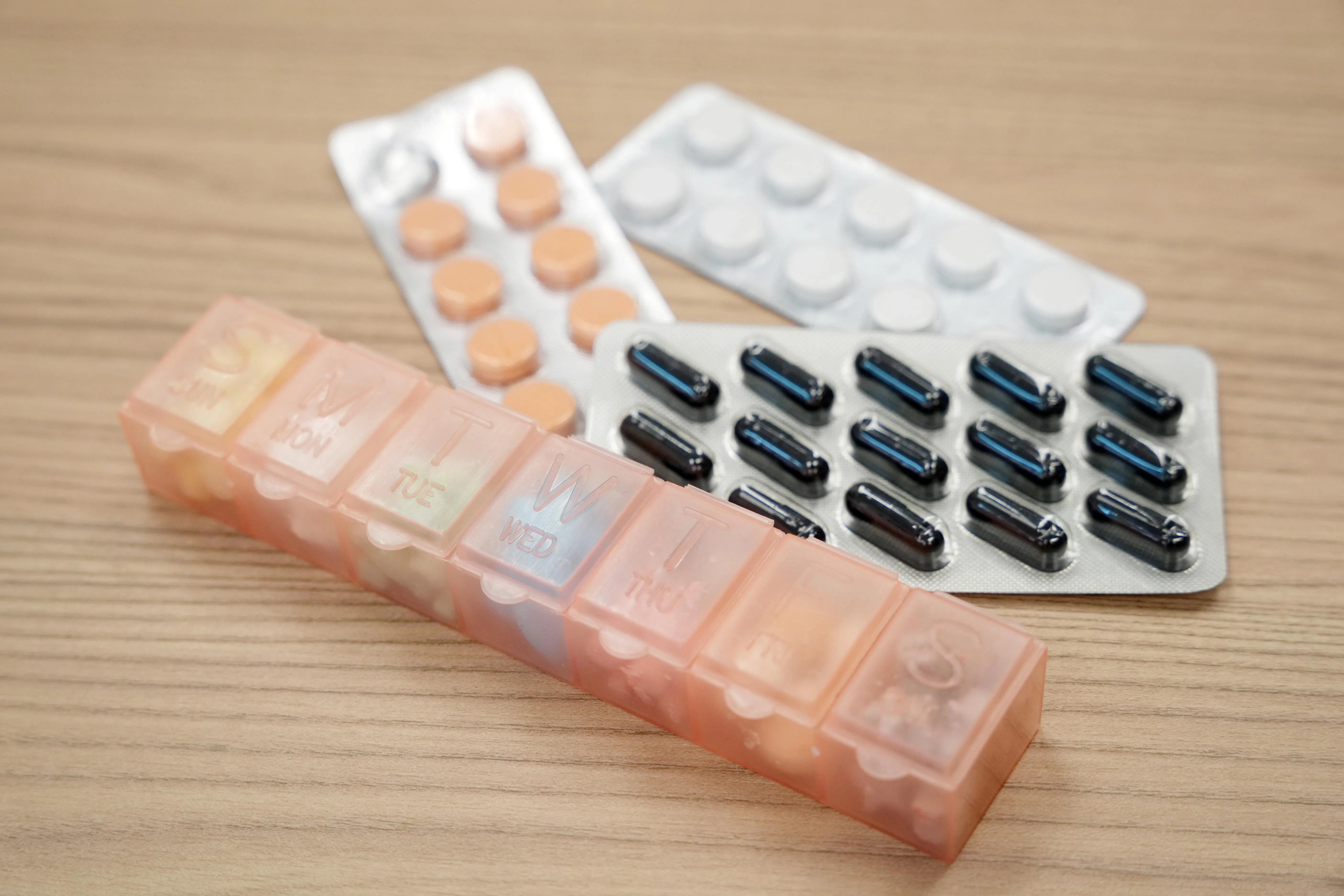 药物应妥善整理，清楚掌握库存量及续药时间。（谢智扬摄）