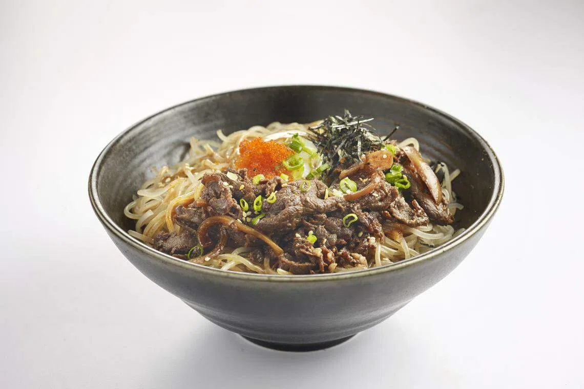 OMOOMO的牛肉蔬菜冬粉。（餐馆提供）
