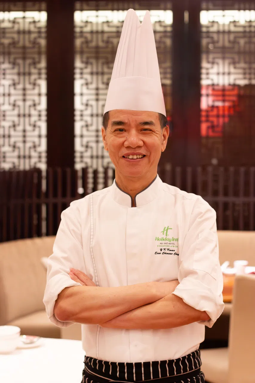 新故乡酒楼行政主厨关耀简阔别11年，再度回归新故乡，担任餐馆行政主厨。（酒店提供）