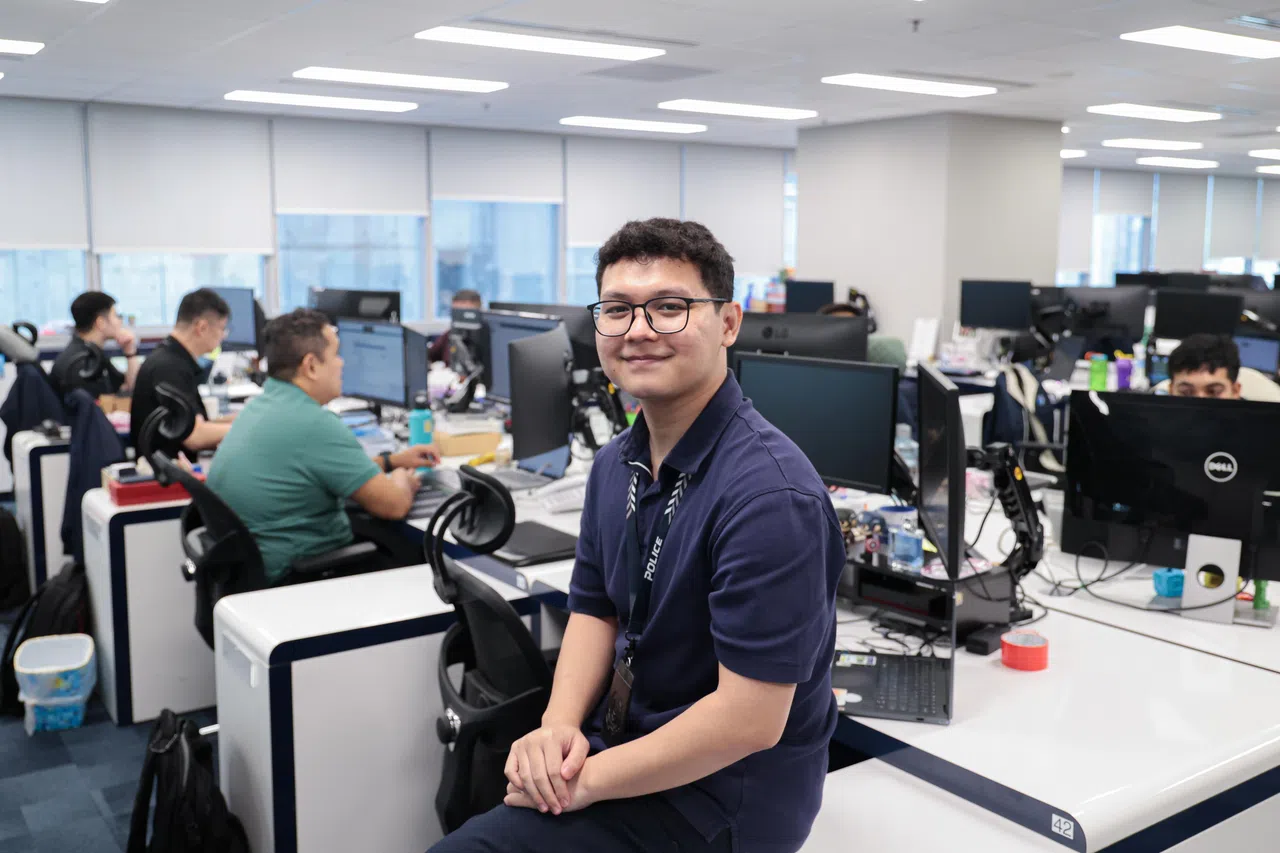 伊凡将自己比喻成网上猎人，在社交媒体平台上寻找骗子踪迹，并采取行动。（李冠卫摄）