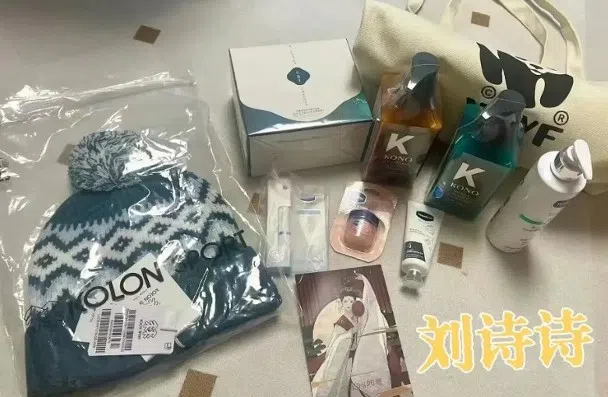 刘诗诗出手似乎不及小花。（互联网）