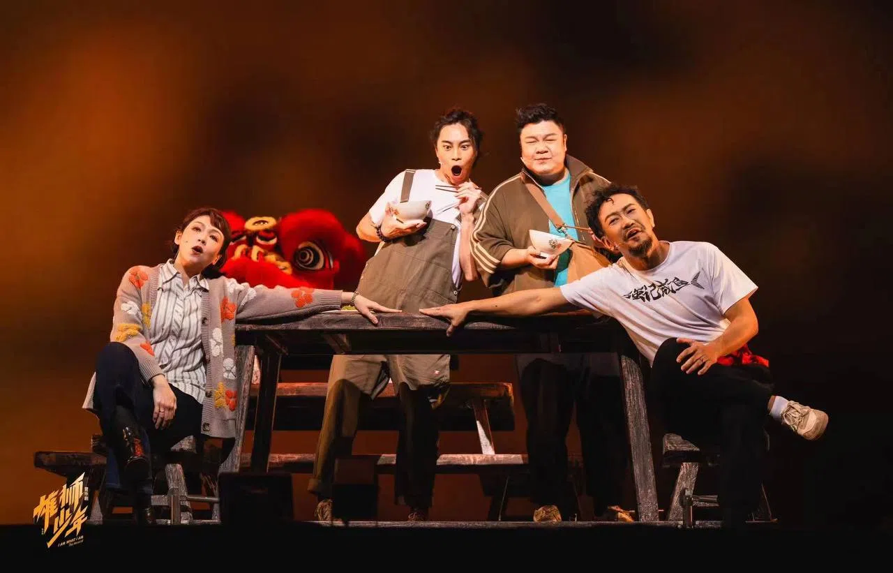 陈洁仪（左一）过去两年在中国大陆和香港演出音乐剧《雄狮少年》。（Saffron Communications提供）