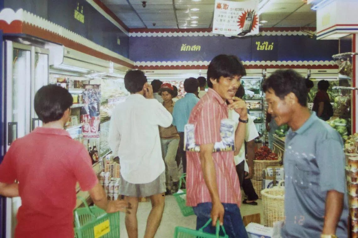 泰国客工常到鹏泰超市添购日常用品和食品。（受访者提供）