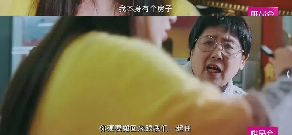 黄圣依母亲在女儿上大学前，凡事不由得女儿决定。（互联网）