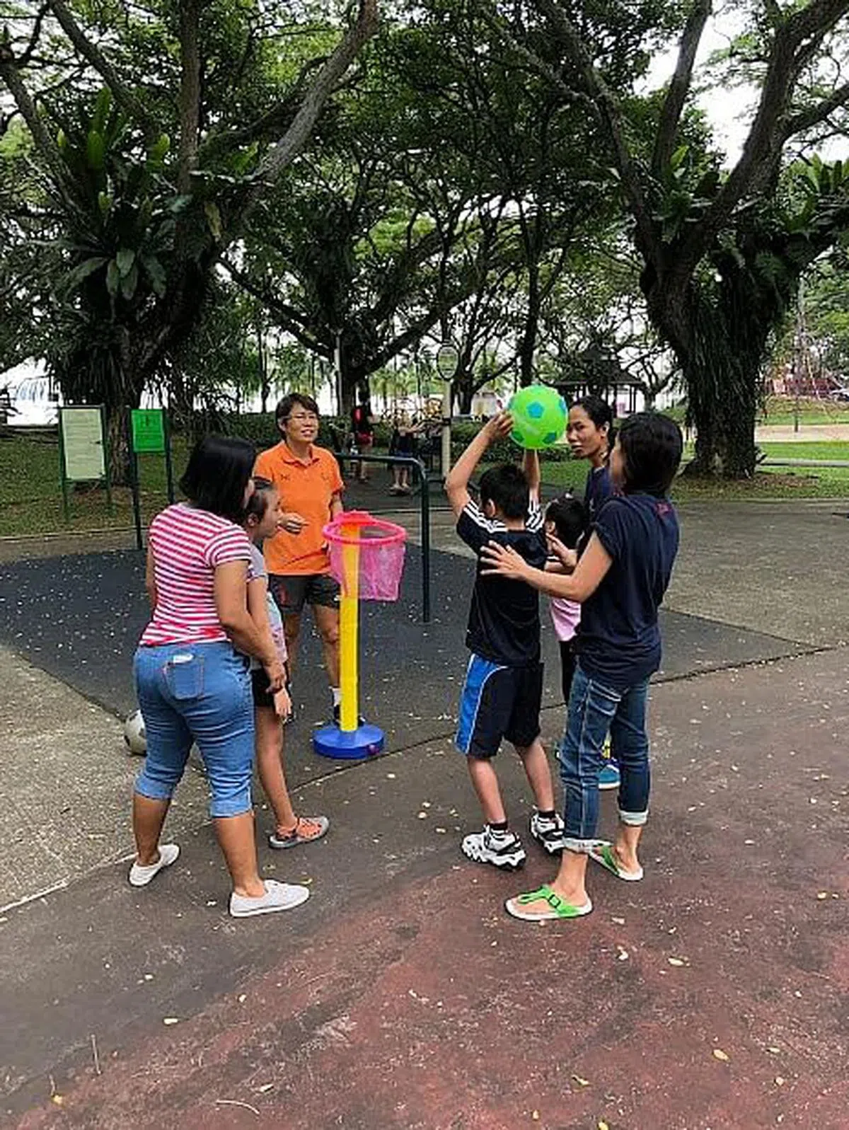 “PlayBuddy”包容性运动小组会在每个周末早上举办各类体育活动。（受访者提供）