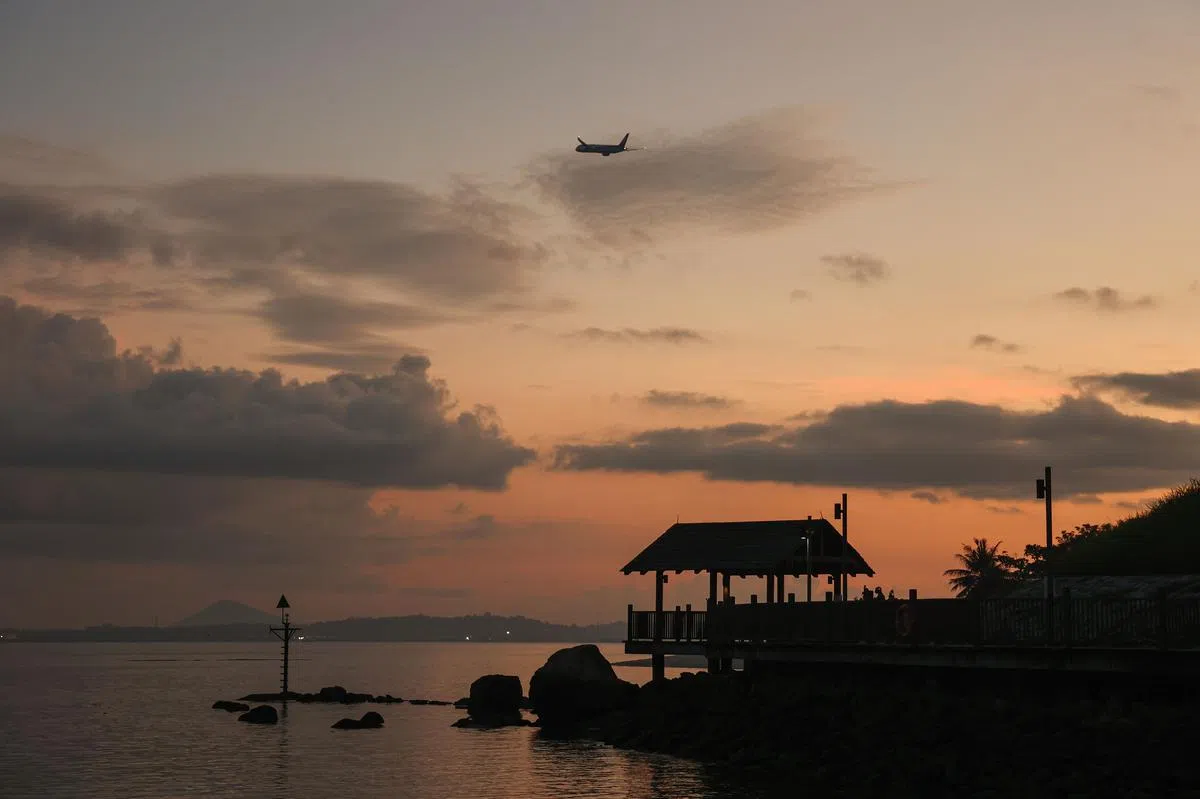 来这里看日出，飞机是照片中的常客！（摄影/李健玮）