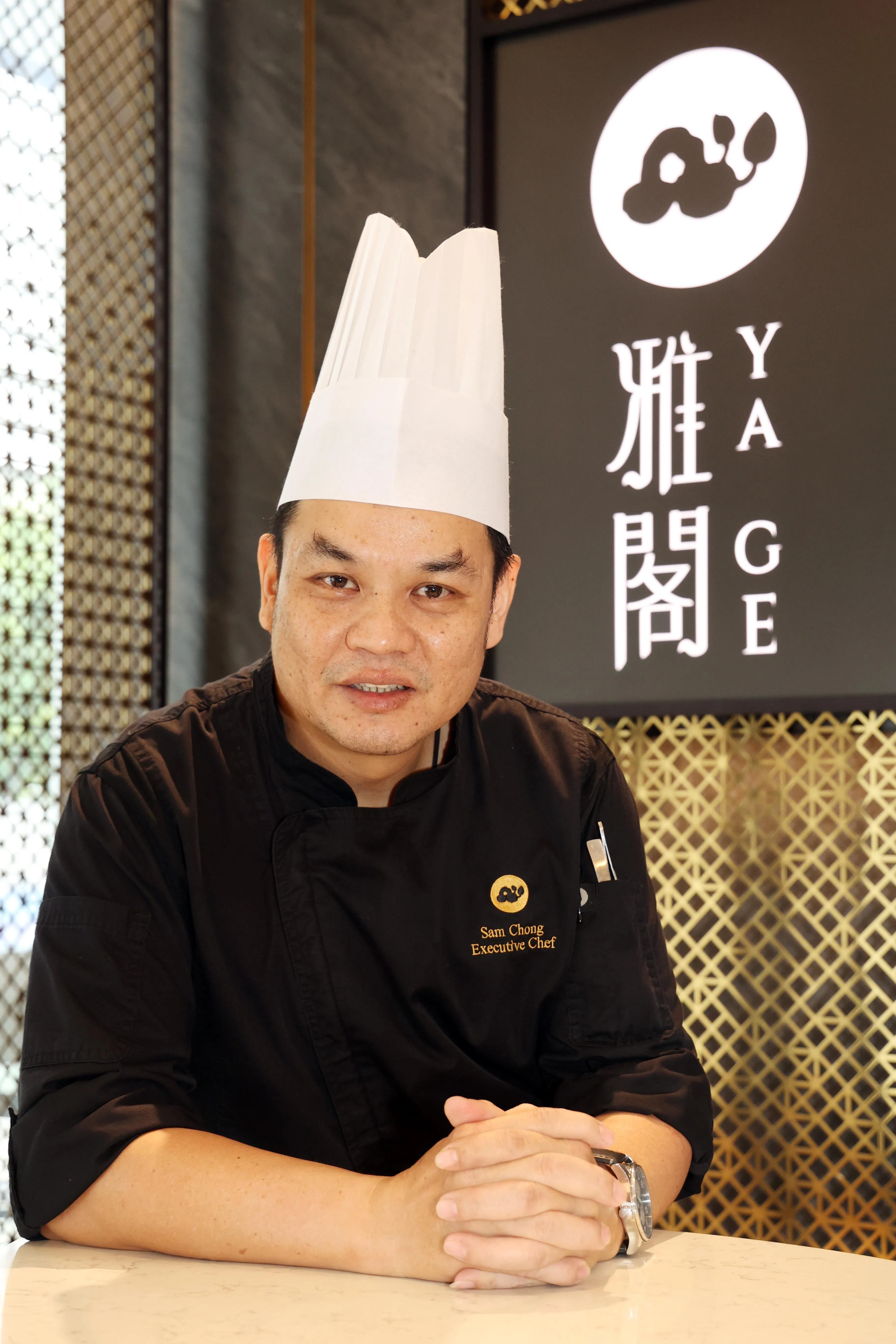 雅阁餐馆主厨张运昇把被人渐渐遗忘的功夫菜重现餐桌。（邝启聪摄）