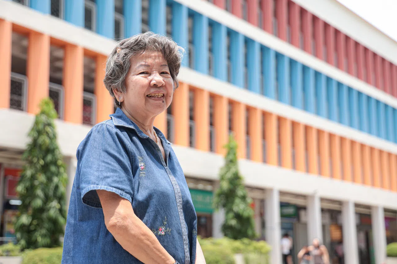 76岁的陈淑珍是家中长女，小时候父母经常外出工作，她从九岁开始就负责照顾五个弟妹。虽然只完成两年的小学教育，但她积极参加义工活动帮助别人，她说这让她找到生活的意义。（李冠卫摄）