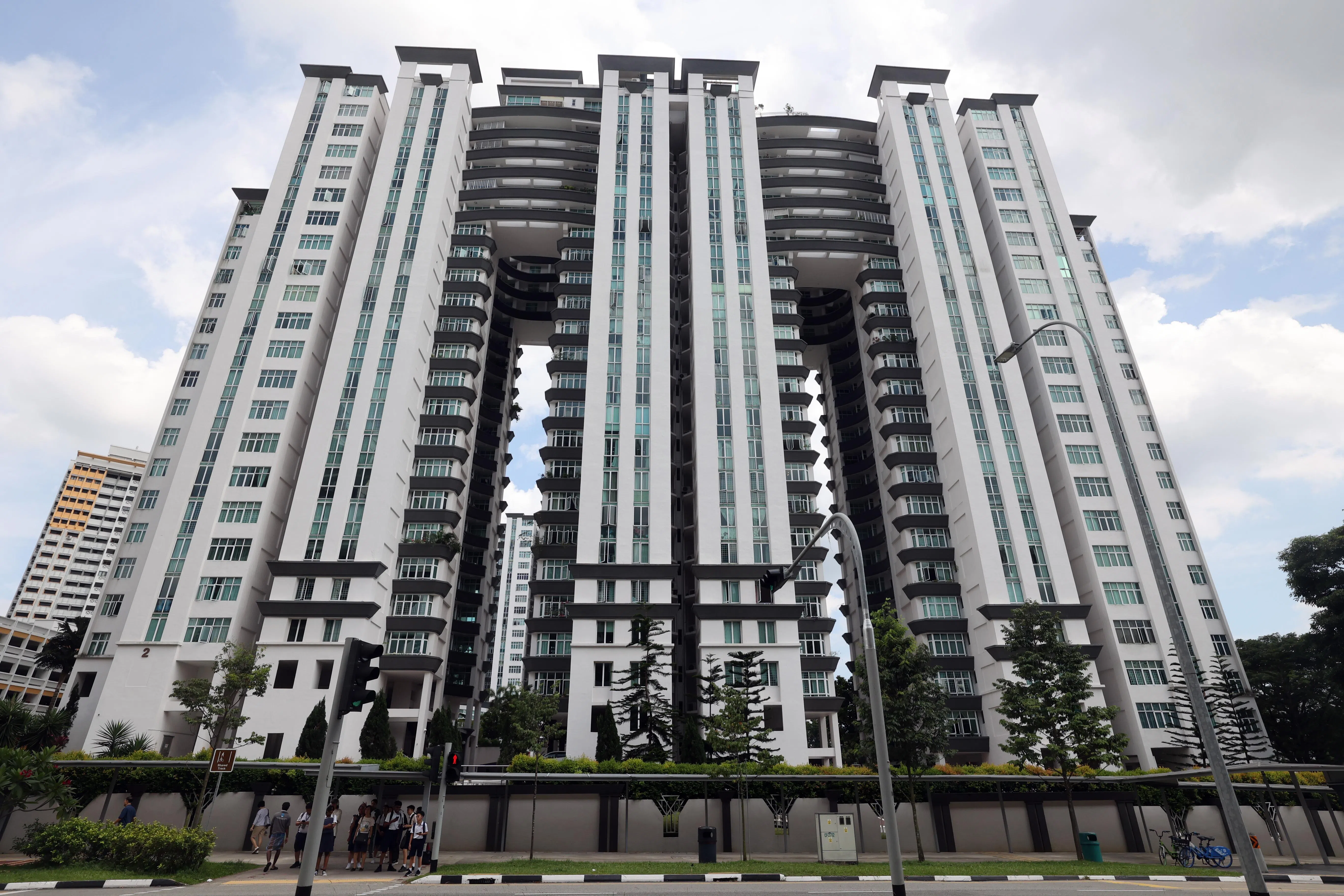 美馨园毗邻里岭，或许是年代久远，尺价甚至低于EC项目花盛园。（邝启聪摄）
