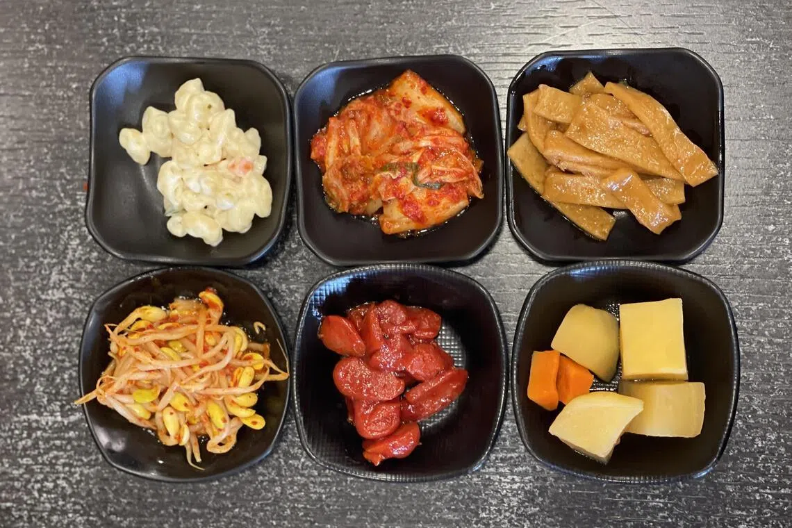 小菜清爽可口，香软马铃薯特别讨喜。（黄靖晶摄）