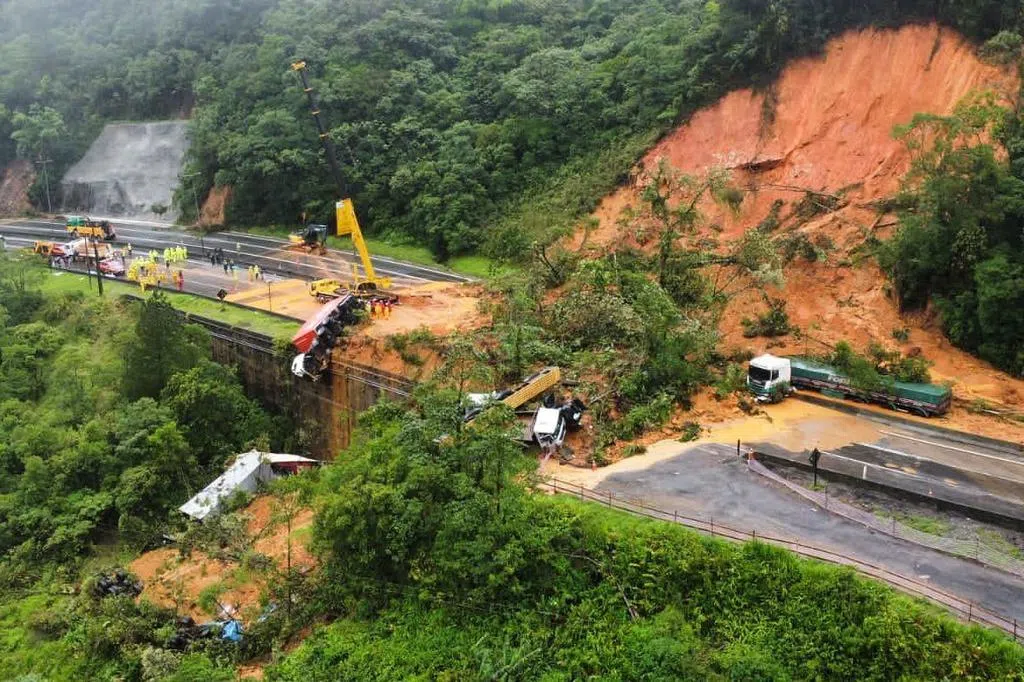 巴西南部强降雨 山体滑坡至少二死30人失踪 | 联合早报