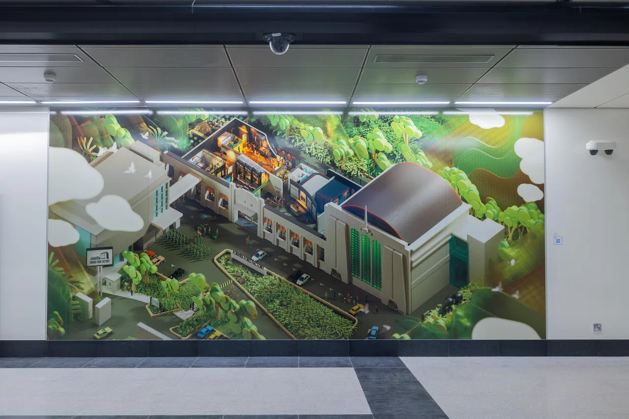 颜色鲜艳的3D画作，展现如今朝气蓬勃的旧福特车厂，也为地铁站增添色彩。（吴先邦摄）