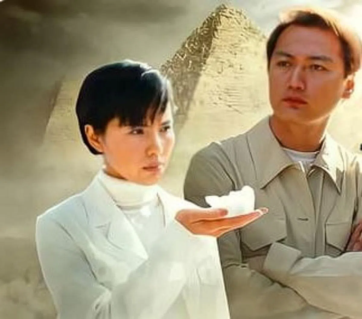 郑惠玉（左）和陶大宇分别在《卫斯理传奇》演出白素和卫斯理。（剧照）