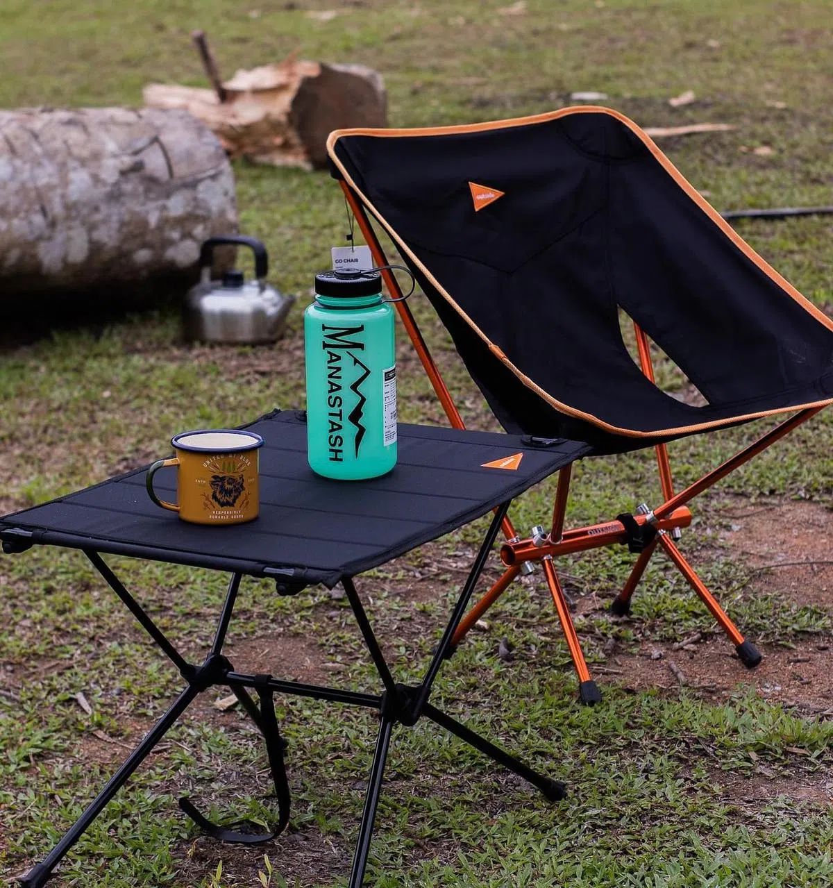 带上露营桌椅，可让露营体验更舒服。（图/Outside面簿）