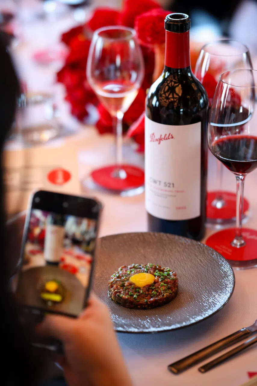 奔富和中国宁夏与云南香格里拉酒庄合作推出CWT 521酒款。（酒商提供）