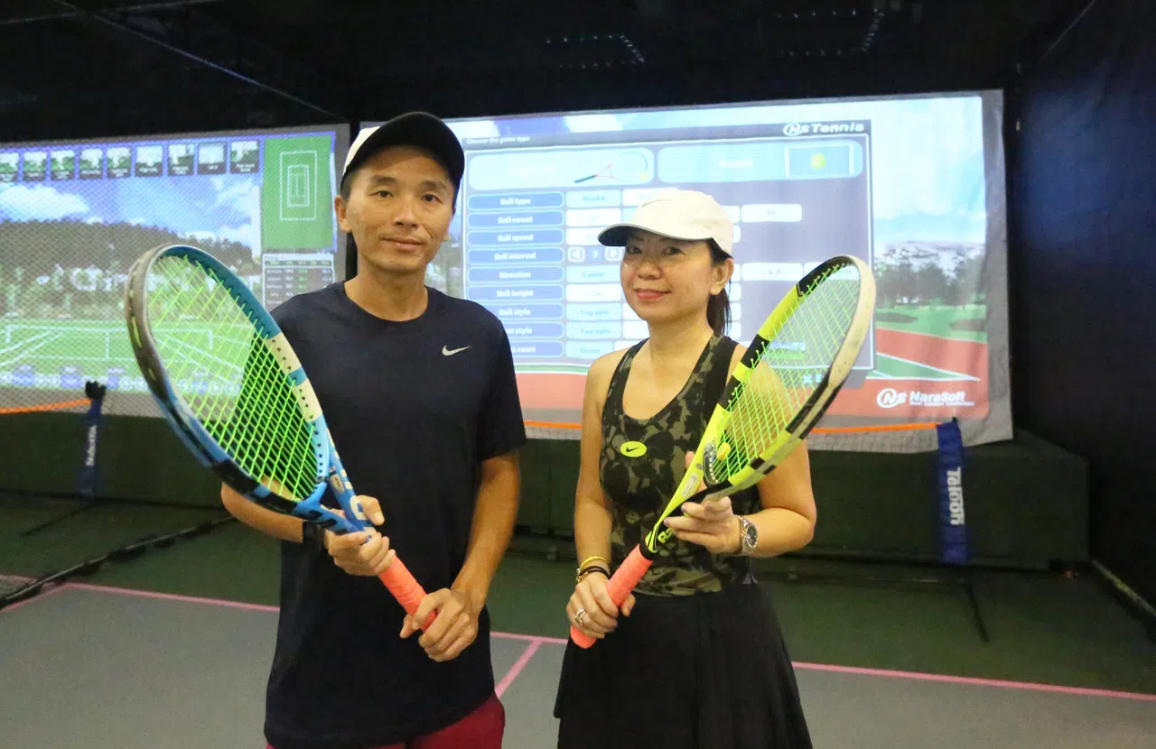 网球教练何于瀚（左）和网球爱好者王玉珠（右）联合创办了Matchpoint。（吴瑞恩摄）
