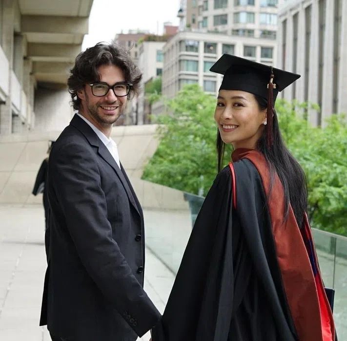 陈法拉（右）在法籍商人老公Emmanuel Straschnov支持下，在茱莉亚学院完成四年的戏剧表演硕士课程。（取自艺人IG）