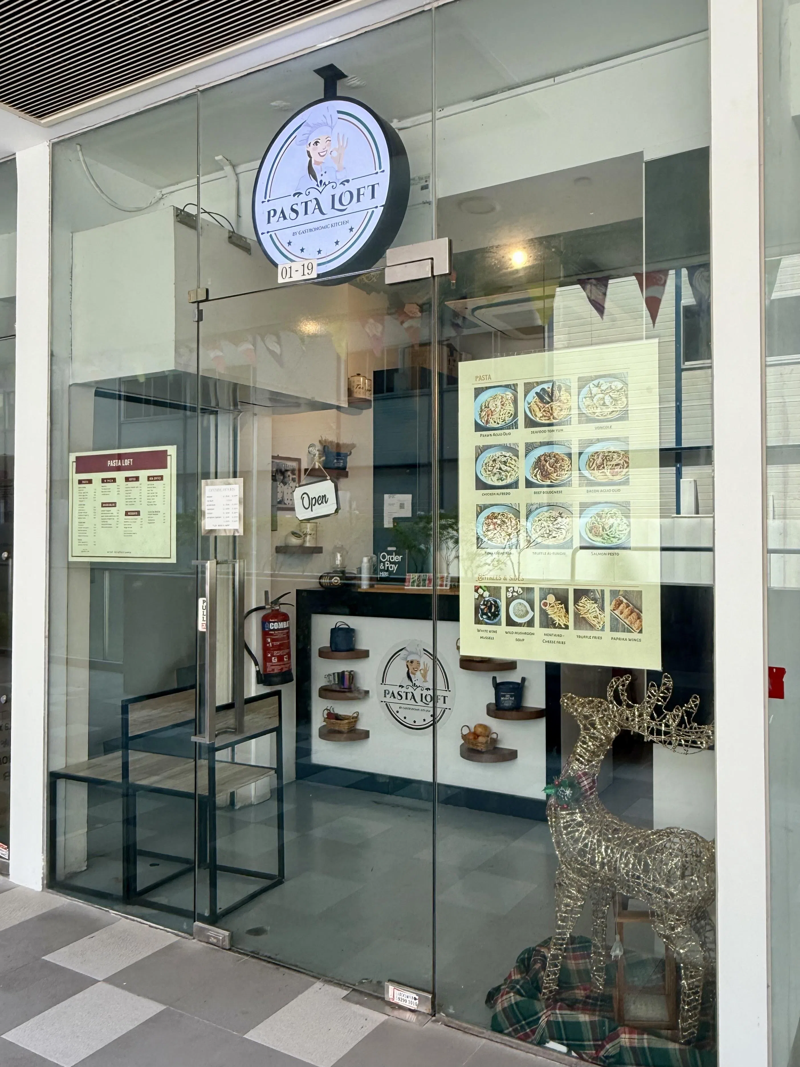 Pasta Loft的下层是点餐柜台，上层是用餐区。（叶晓虹摄）