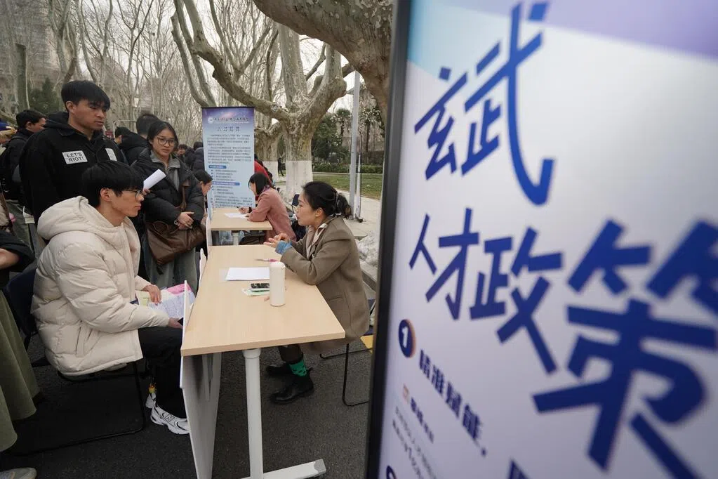 中国高校毕业生人数再破纪录 官方将用人工智能创就业机会