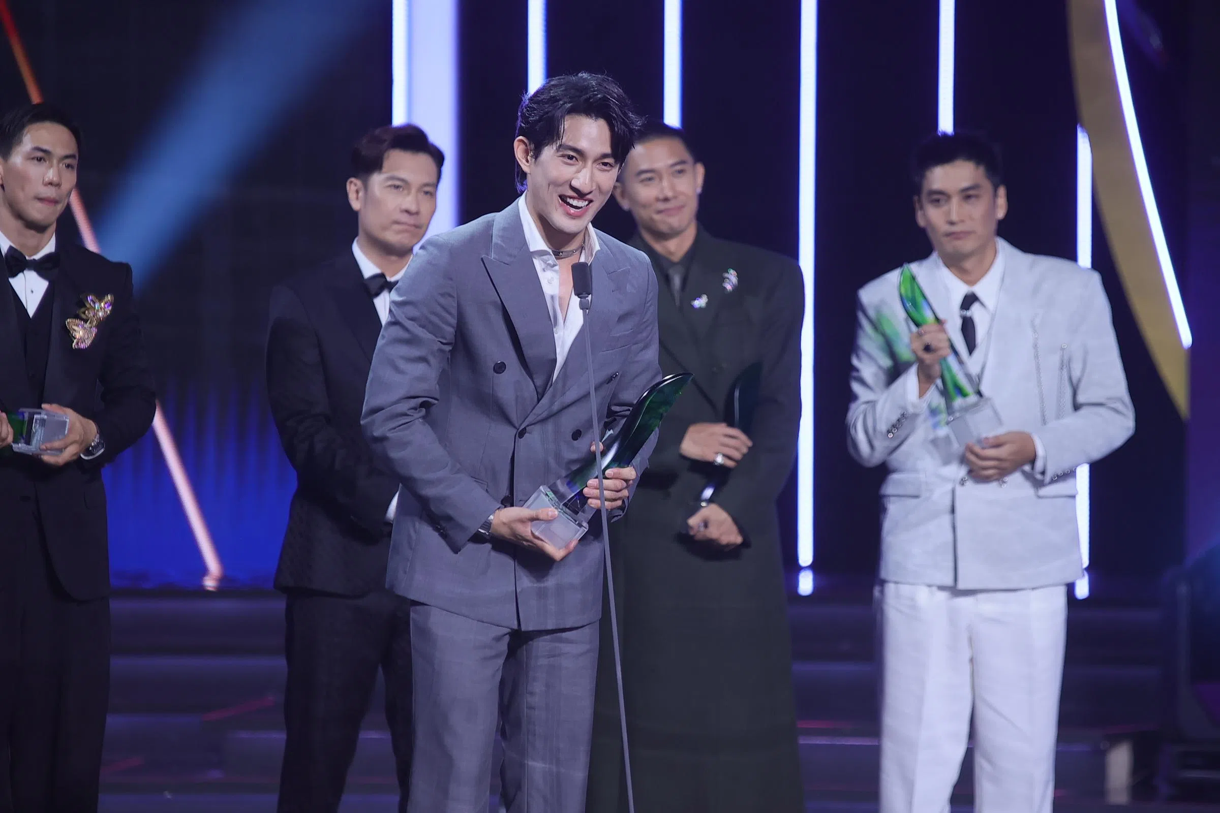 孙政正式转入“十大”主赛道，顺利上台领取奖项。（新传媒提供）