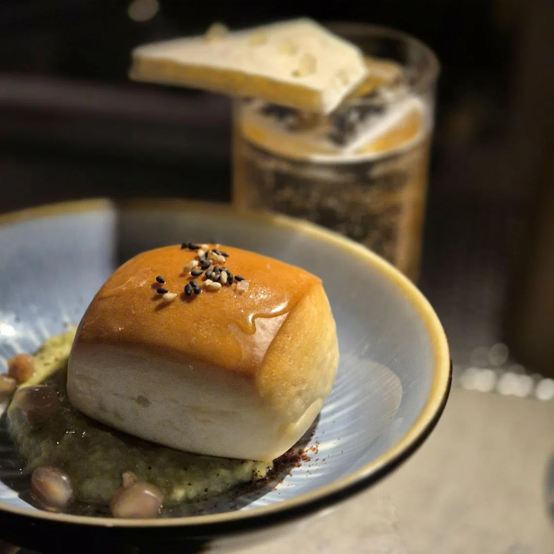 自制北海道面包搭时令酱汁。（陈爱薇摄）