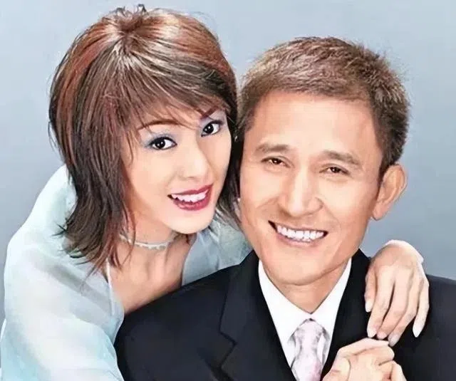 米雪（左）在尹志强去世后，至今未嫁。（互联网）