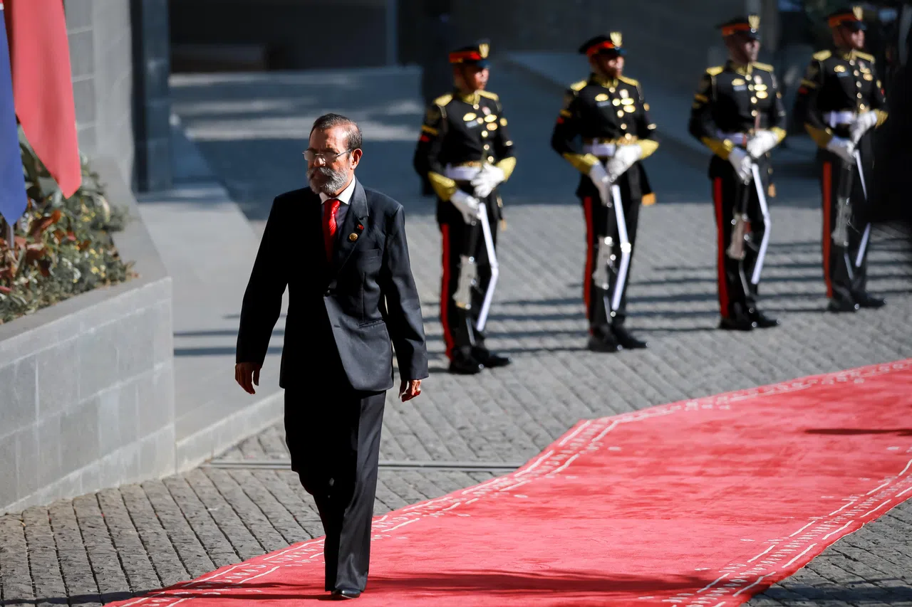 东帝汶总理鲁阿克抵达第42届亚细安峰会会场。这是东帝汶首次以观察国身份出席亚细安峰会。亚细安领导人预计在此次峰会上采纳东帝汶成为亚细安正式成员的路线图。（海峡时报）