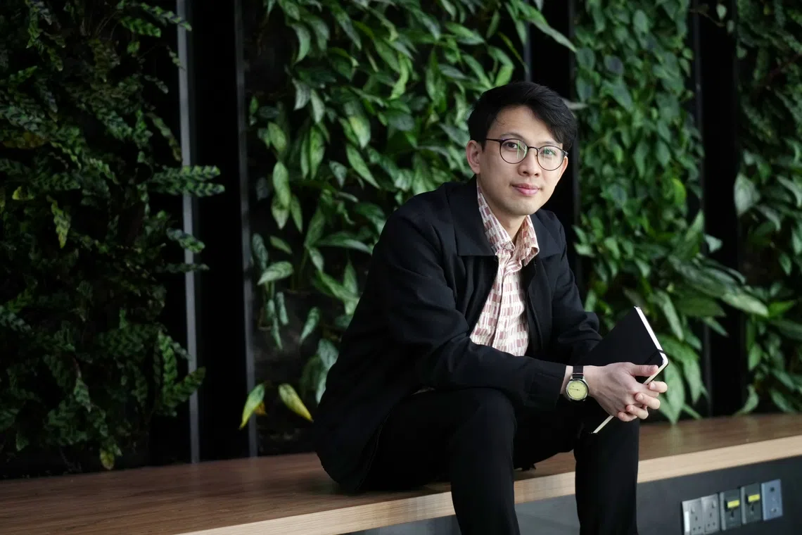 第35届新加坡国际电影节总经理蔡邵勇每年观看近300部电影。（谢智扬摄）