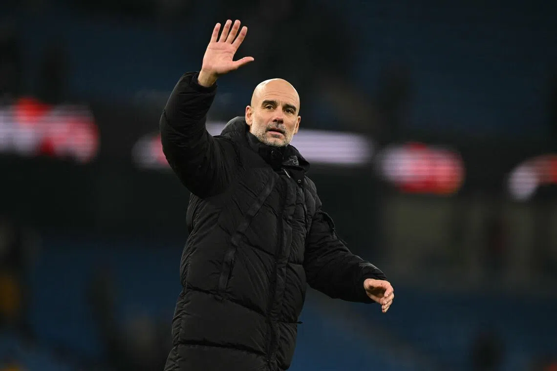 瓜迪奥拉在2023年率队夺得欧冠、英超、英格兰足总杯“三冠王”。他在2024年底与球队续约两年，预计将在曼市执教超过10个赛季。（法新社）